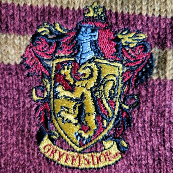 Maroon and Gold Striped Scarf And Hat with Crest - Picture 3 of 3